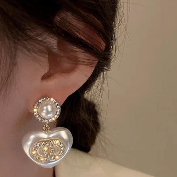 Pearl Heart Earrings - Picture 4 of 4